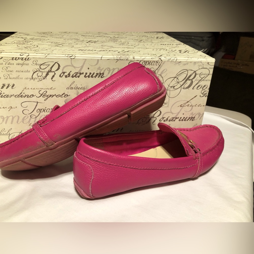 Comfortable loafers. Med wear in good condition